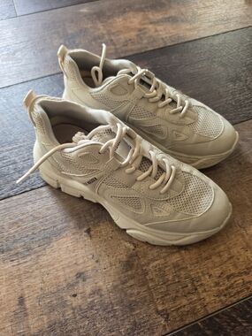 Steve Madden Women’s Chunky Sneakers Beige Cream Dad Shoes Size 8.5 Trendy